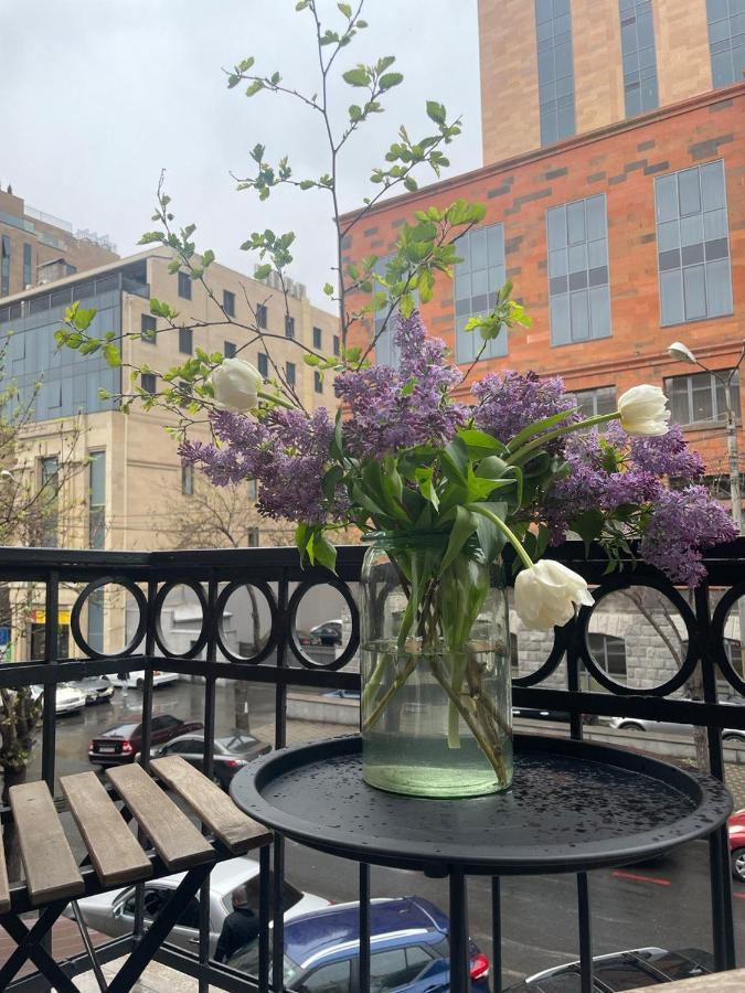 Your Charming Home, Steps To Republic Square Yerevan Ngoại thất bức ảnh