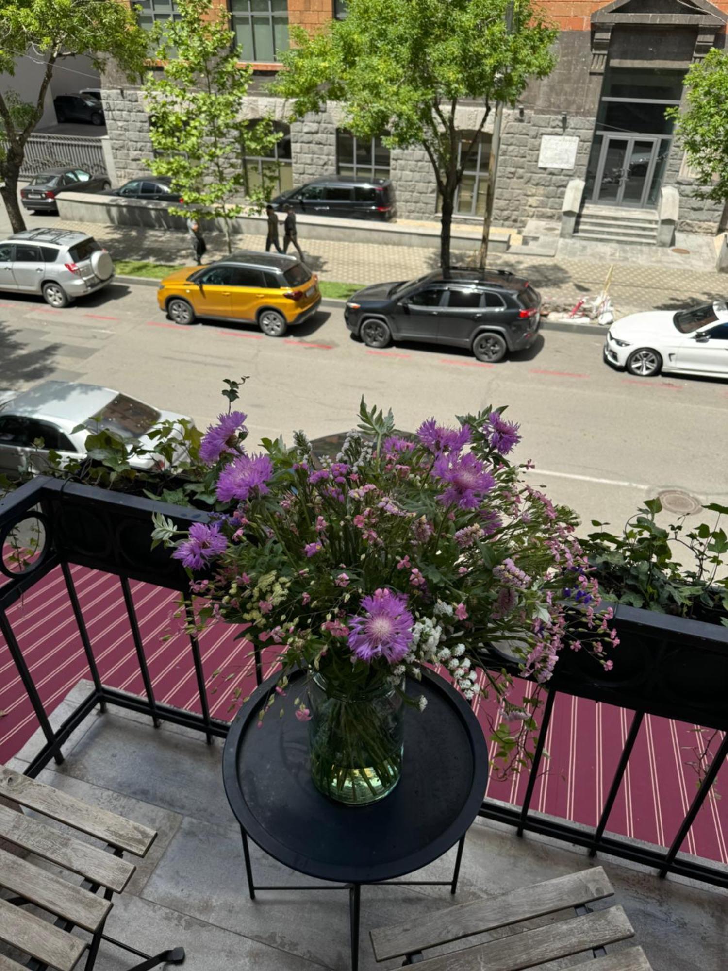 Your Charming Home, Steps To Republic Square Yerevan Ngoại thất bức ảnh