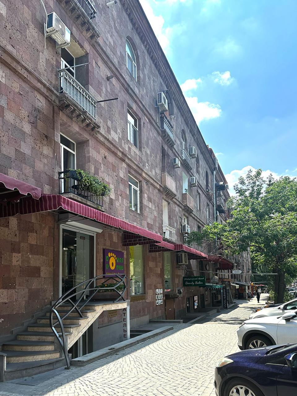 Your Charming Home, Steps To Republic Square Yerevan Ngoại thất bức ảnh